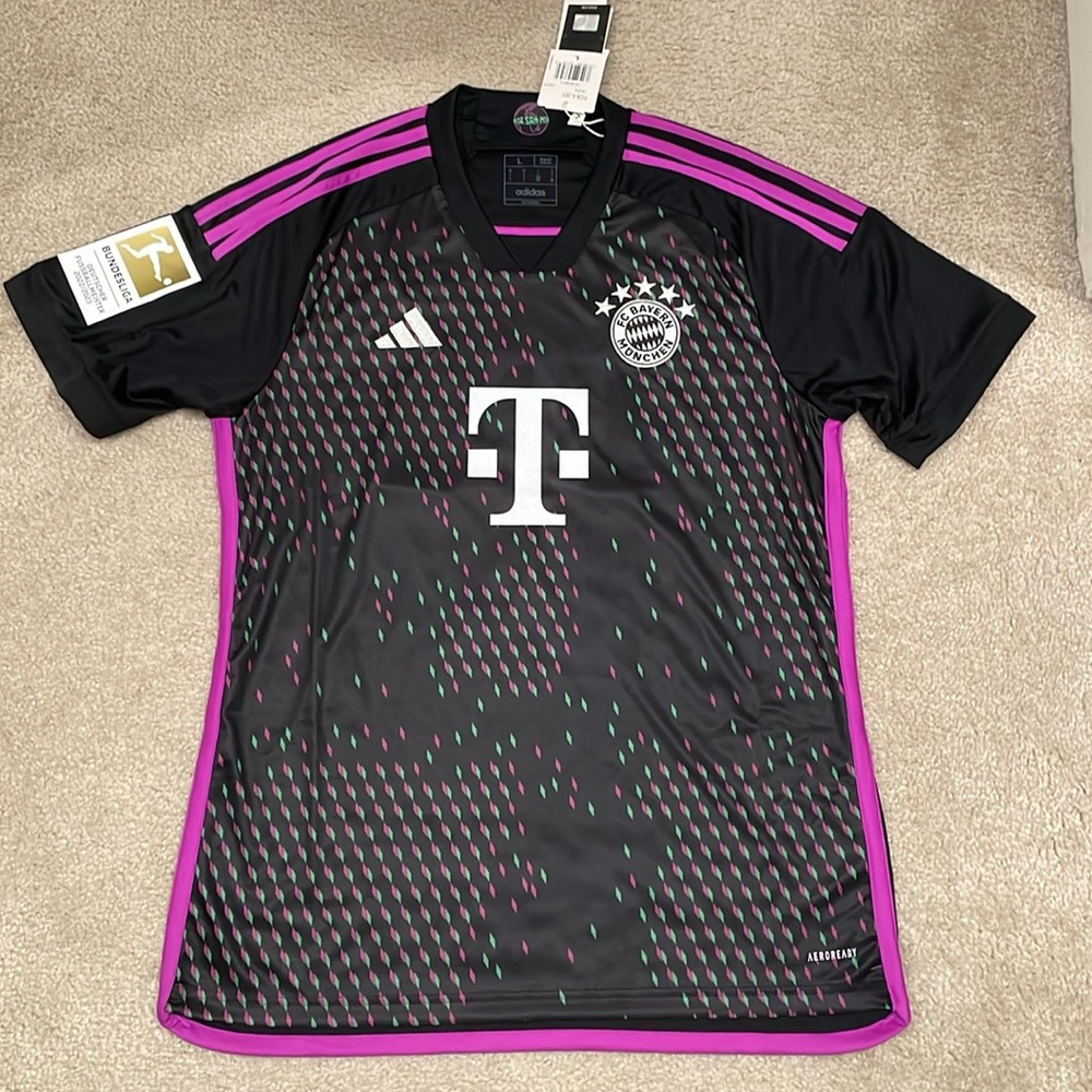 Men's Adidas Davies Bayern Munich Away Jersey 23/24 size L NWT